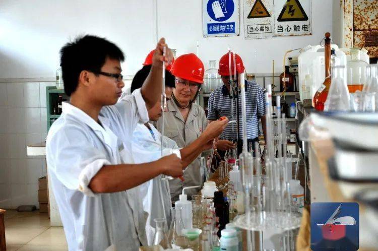 光榮！博白杰出人才榮獲全國勞動模范，推動新材料技術(shù)推廣服務獲國家領導人接見